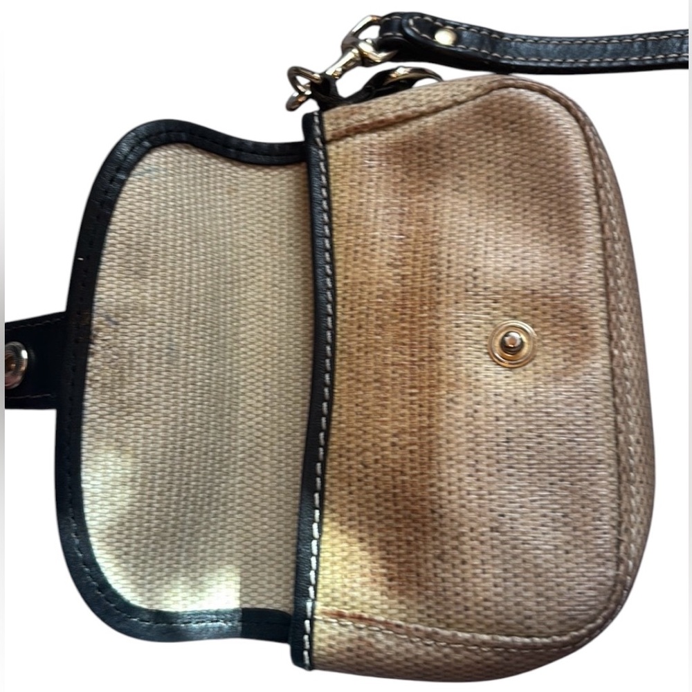 Very small Dooney & Bourke wristlet - Picture 3 of 5